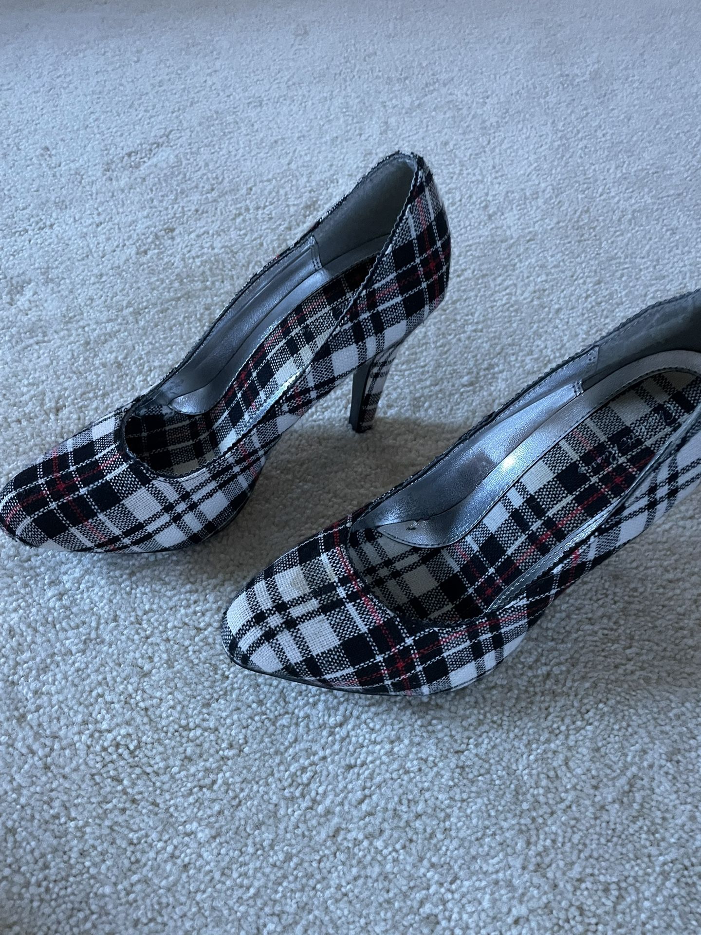 Multi Colored Plaid Heel Pump Shoes Size 9