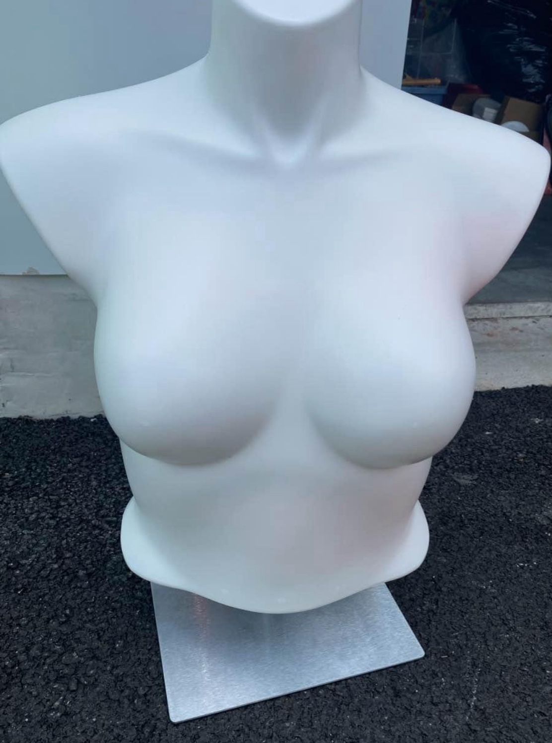 MANNEQUIN BUST COMMERCIAL QUALITY