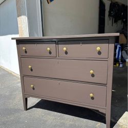 Dresser 