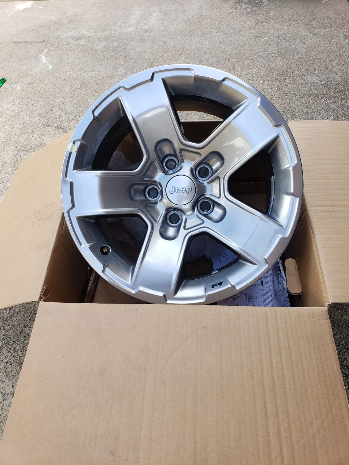SET OF 5 JEEP RUBIC0N WHEELS