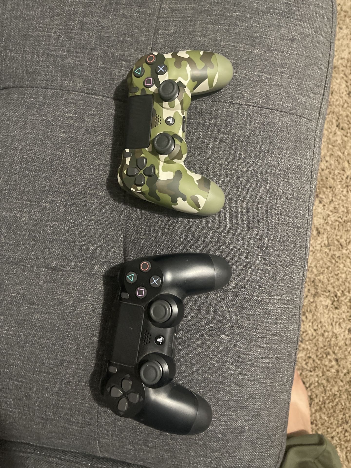 For sale PlayStation 4 like new with 3 game CDs with 2 DualShock PlayStation 4 … … 350$