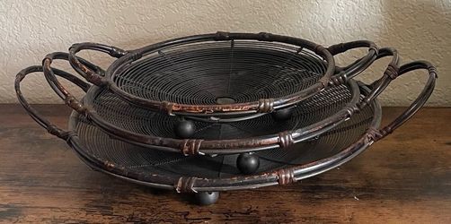 VTG Display Baskets Decorations set includes 3 pieces  