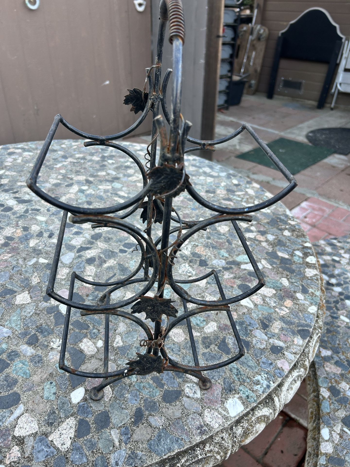 Metal wine rack