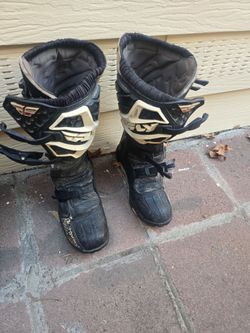 Boots/ boots