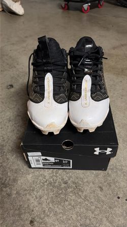 Baseball cleats