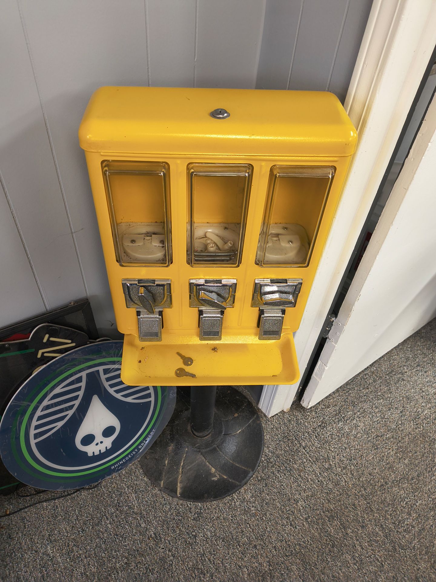 Candy Quarter machine for Sale in Cincinnati, OH - OfferUp