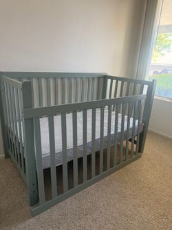 Adjustable Toddler/infant Crib