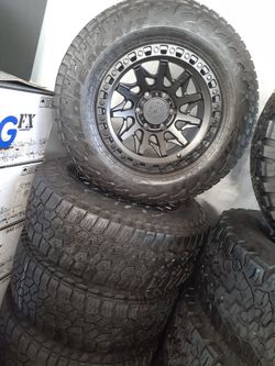 Bendo un set de Rines nuevos con llantas usados 28570R17 para Toyota Tacoma Chevy silverado