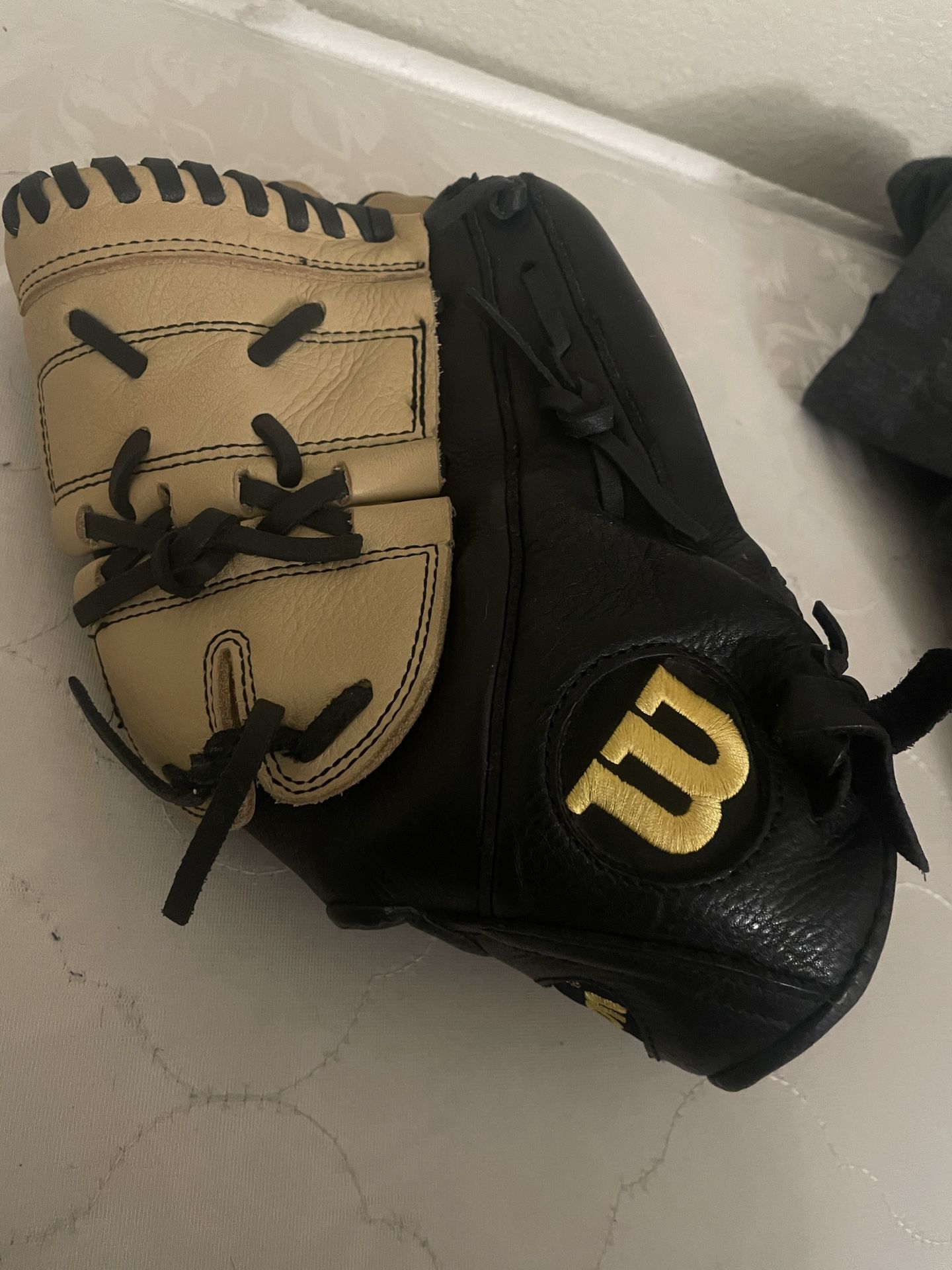 Wilson A600 Baseball/Softball Glove 12” 