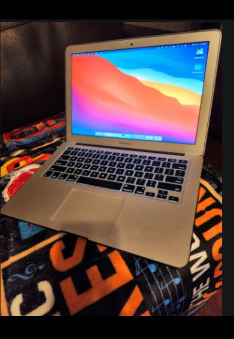  MacBook Air 13" Intel Core  i5  4gb 128 Gb Ssd Os Big Sur  Laptop Working Good / Charger Included 