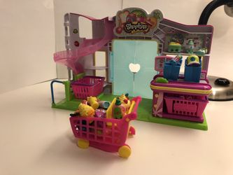 Shopkins Small Mart with Assorted Shopkins