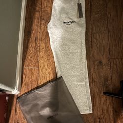 Essential Sweats  Size Small