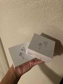 AirPods (1 for 45)