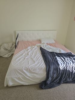 King size bed with 4 shelves