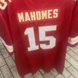 SIZE L.      Nike Kansas City Chiefs Mahomes #15 Official NFL Jersey Red White Yellow Size L
