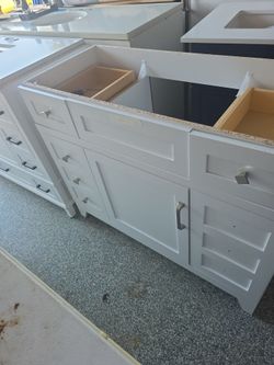 A beautiful vanity 42x21