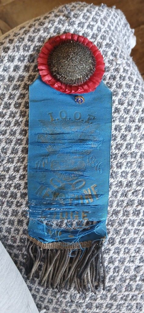Odd Fellows Ribbon & Pin