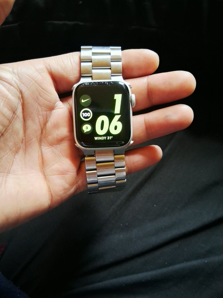 40 MM Apple Watch SE Ready 4 New Owner