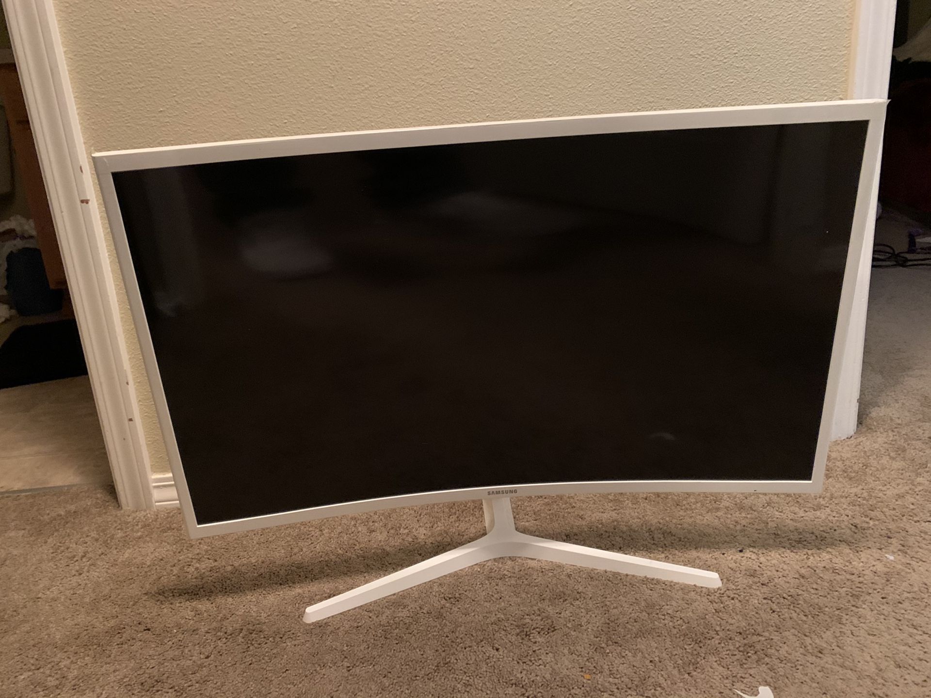 32’ Samsung Curved Monitor