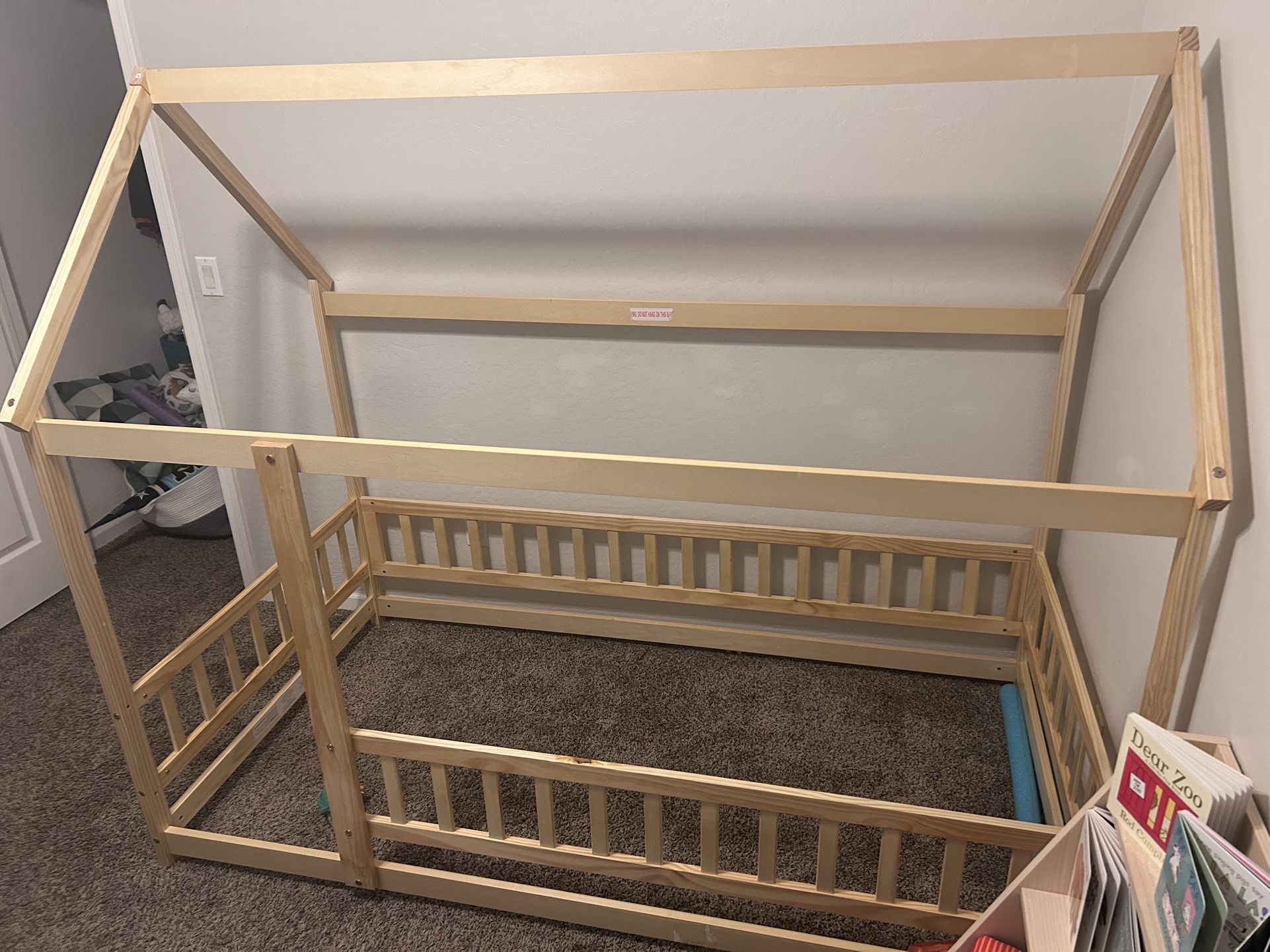 Canopy Bed frame Twin Size