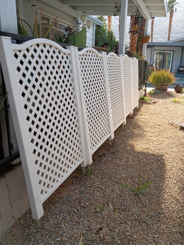 White Vinyl Lattice Panels