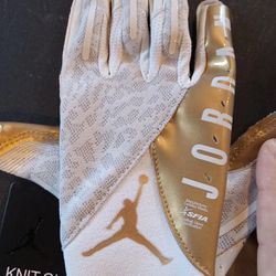 NWT Nike Jordan Knit Football Gloves Unisex Small White Metallic Gold Jumpman