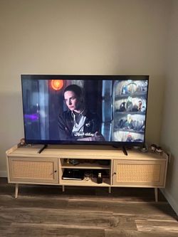 Samsung 65” QLED 4K Smart TV + Modern TV Stand