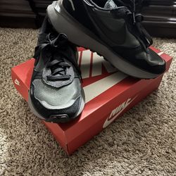 NEW NIKE PHOENIX