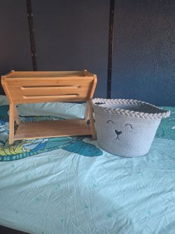 Bamboo book organizer shelf and basket