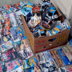 Hotwheels Premiums Collection Vintage and Newer All Brands ..
Lots! .. All Kinds..