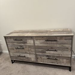 Dresser And Nightstands