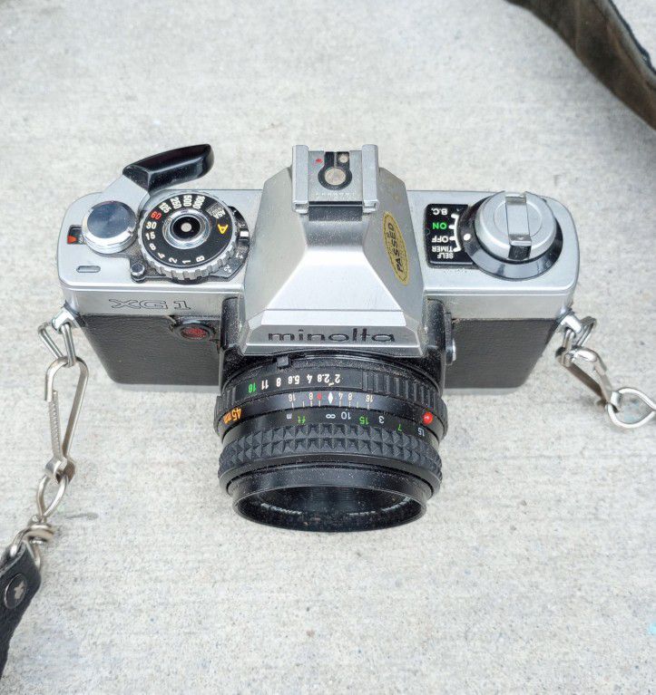 Minolta XG-1 35mm SLR Film Camera Kit with Manual Focus Zoom Lens

