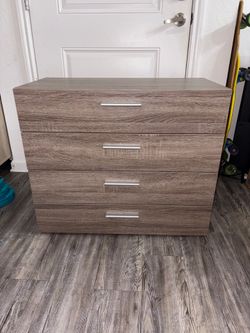 Wooden 4 Drawer Dresser