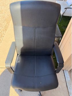 Black office chair