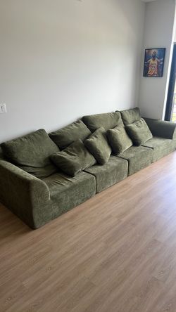 Sectional Couch! Must get today!