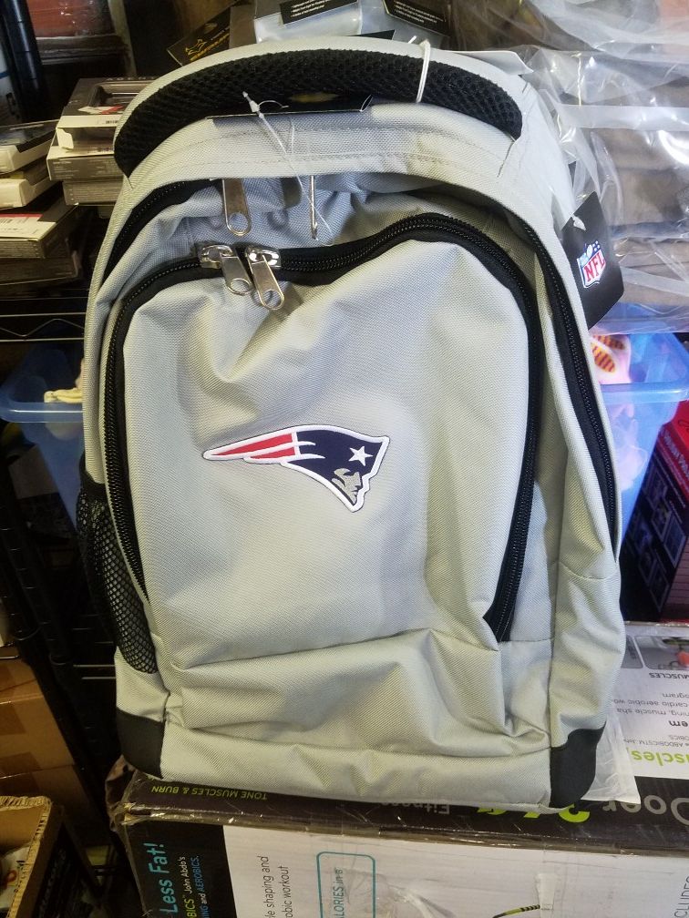 Mojo Licensing Premium Wheeled Backpack, New England Patriots