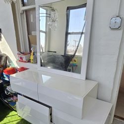 All White 6 Drawers Dresser With Mirror 