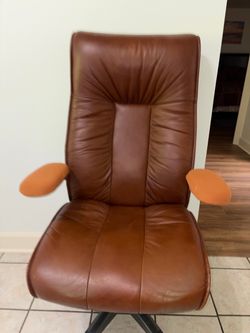 Great office chair - comfy - $20 OBO