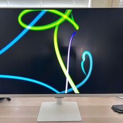 Samsung 32″ 4K Smart Monitor – White M70B Series – With USB-C & Speakers