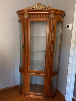 China cabinet- must pick up and transport on your own
