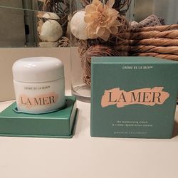 La Mer The MOISTURIZING CREAM 3.4 Oz (Anti-aging Skincare Product)