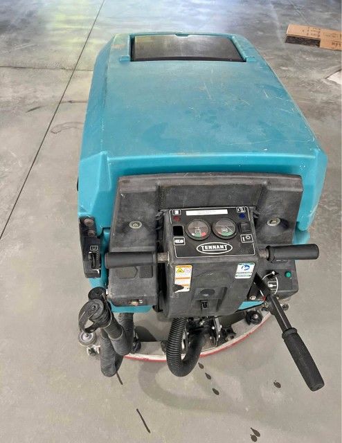 Tennant-5700-Floor-Scrubber