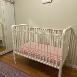 White crib with mattress and changing table 