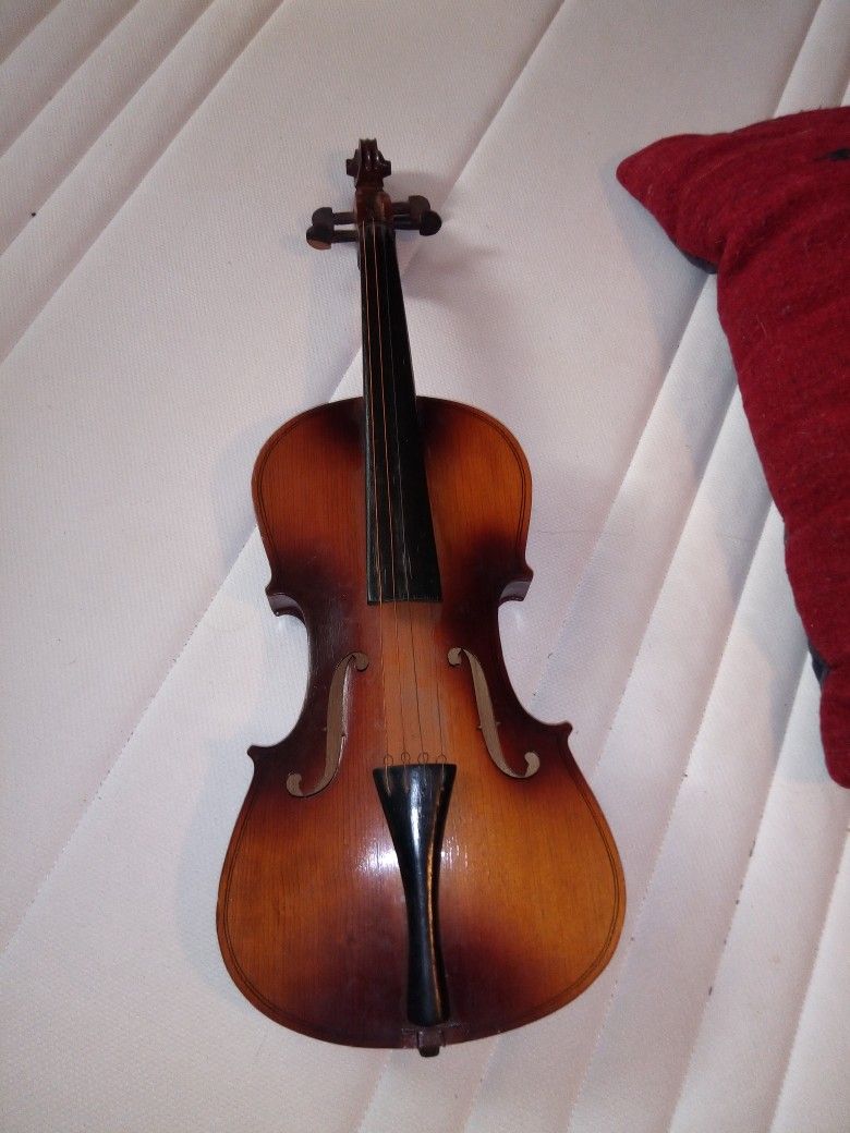 Antique Violin. No Name No Indication Of Manufacturer 1965