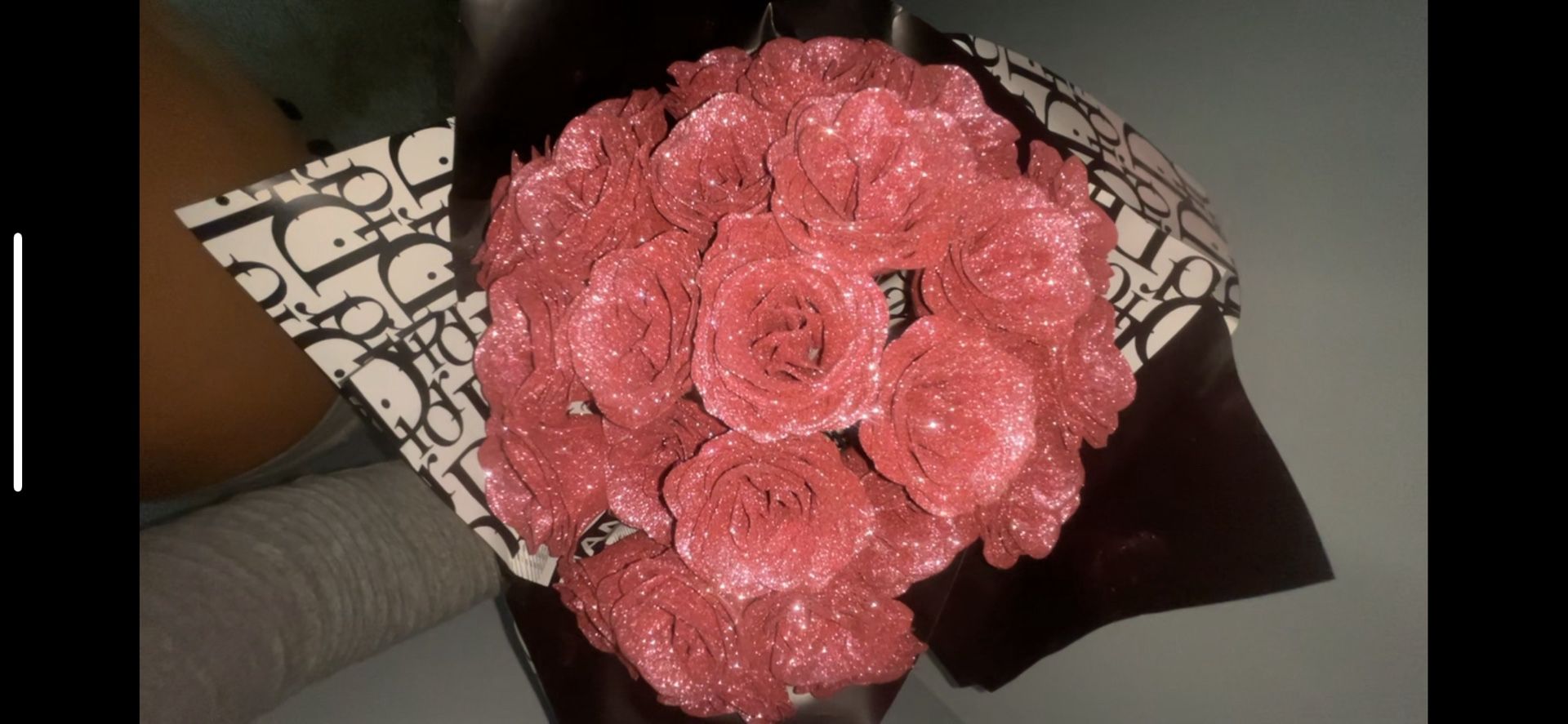 25 count forever glitter roses