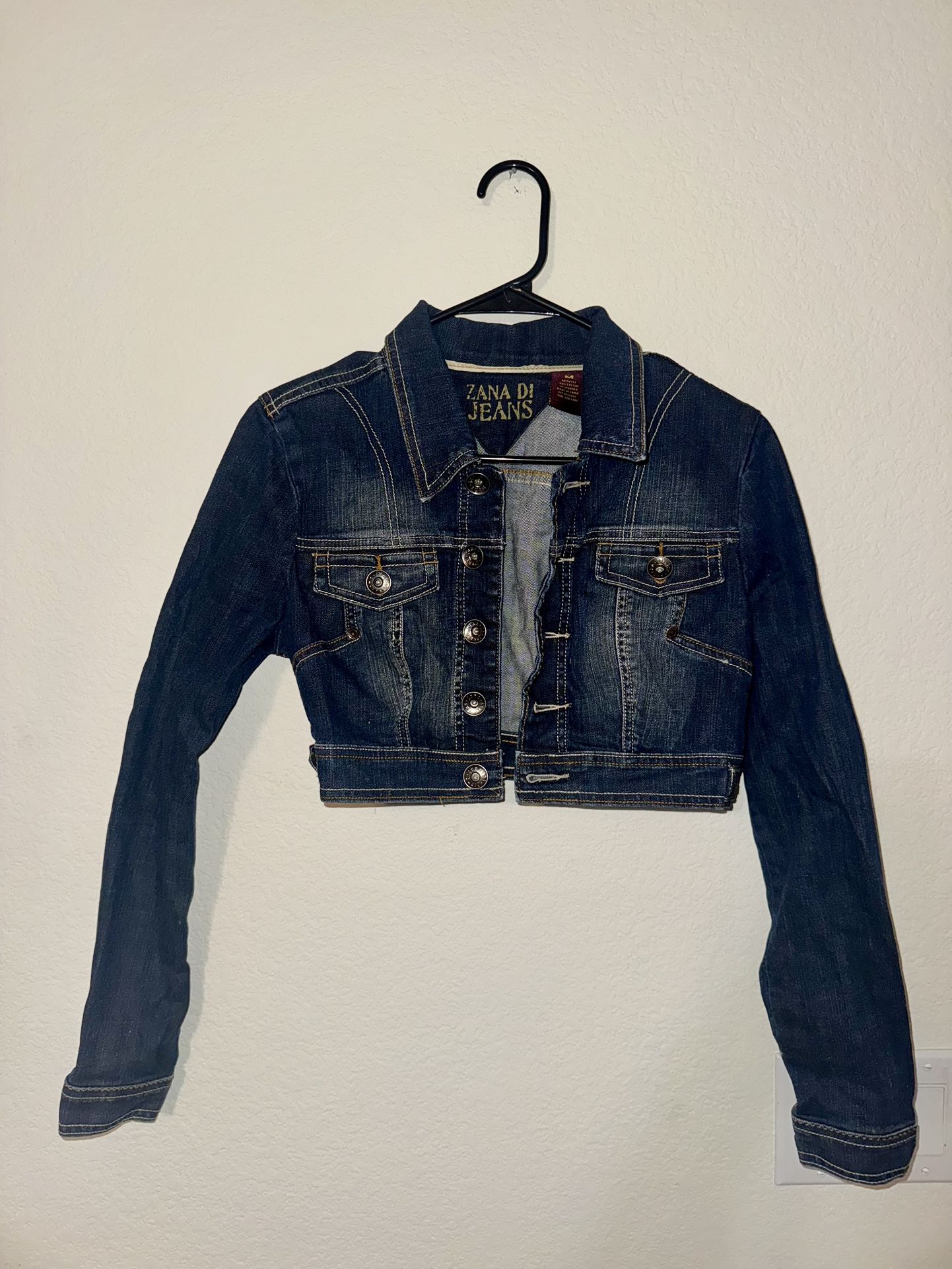Cropped Denim Jean Jacket Size Medium (juniors)