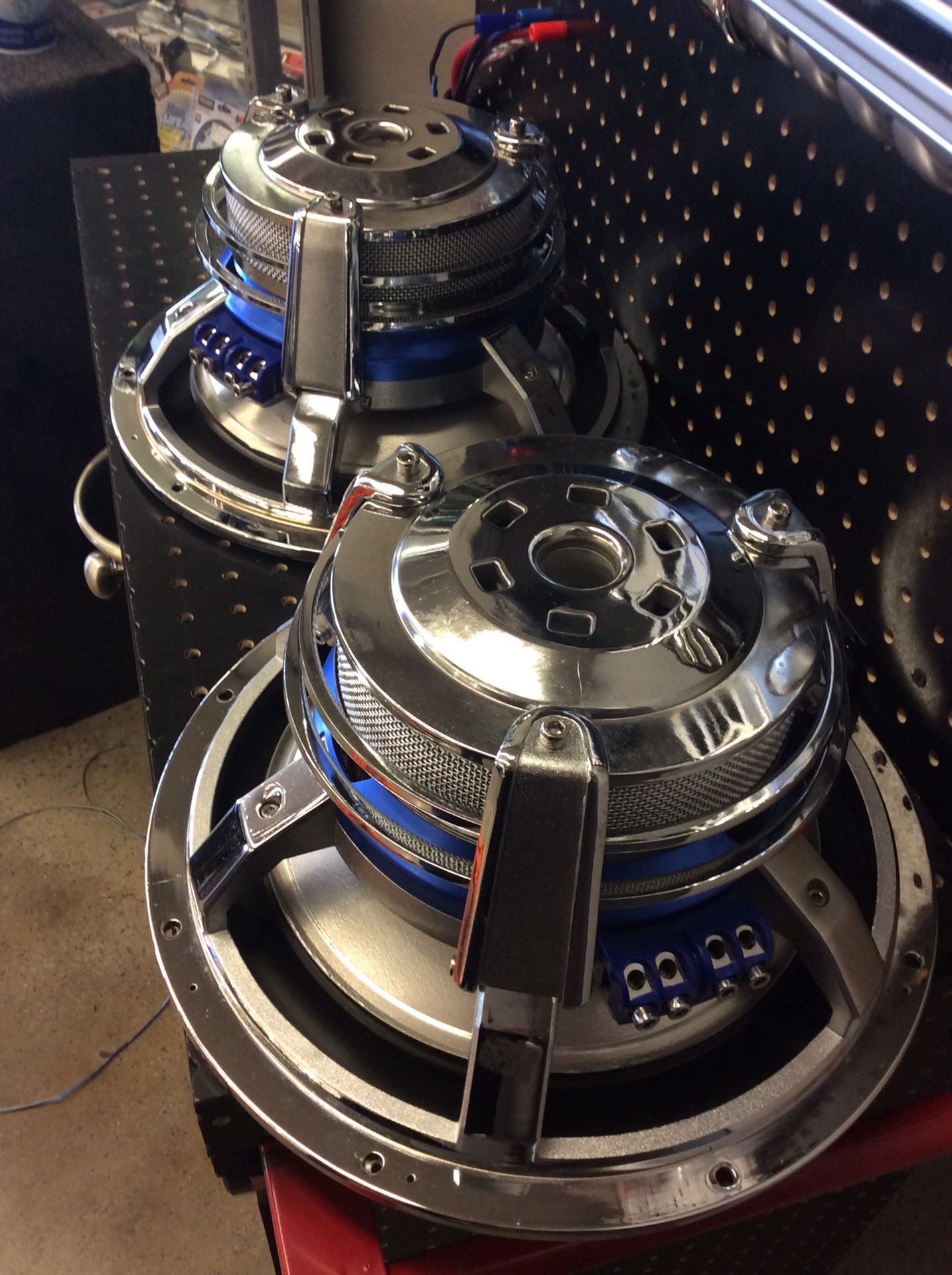 SUBWOOFER AUDIOBAHN ALUM 12” PEAK 2000 WATTS RMS 1000 WATTS for Sale in