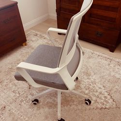Modern Office Chair – Comfortable & Clean
