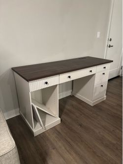 60” fluted office desk with charging station