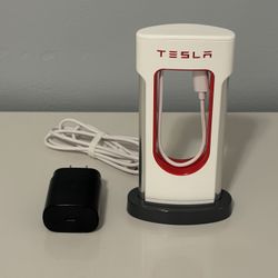 VERY NEW OFFICIAL Tesla Desktop Supercharger w/ Samsung 25W Charger and 5 ft USB-C Cable